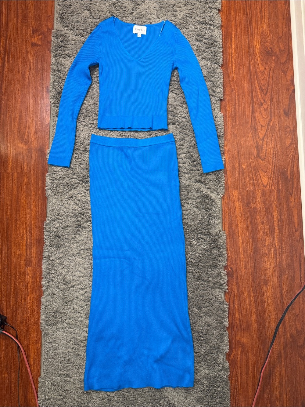 Olive & Oak Blue Ribbed Knit V-Neck Maxi Skirt 2 Piece Set -Size Small